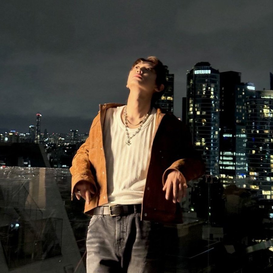 ERIKAlfe's tweet photo. و این آخرین هشتگ قبل انتشار آلبومههه🥳🔥
بیاید با ریپ‌هاتون بترکونید
D-1 TO CHANYEOL SOLO
#BlackOutMVTeaser
#CHANYEOL_BLACKOUT
#찬열 @weareoneEXO https://t.co/o5L0qqGuH6