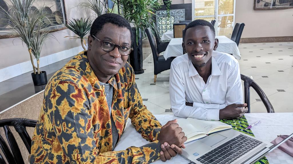 🌍 Ensemble, nous réinventons l'avenir de la culture et de l'art au Burundi et en Afrique, avec l'ambition de transformer notre créativité en impact durable.

m.facebook.com/story.php?stor…

 #InnovationCulturelle #ArtAfricain #Mentorat