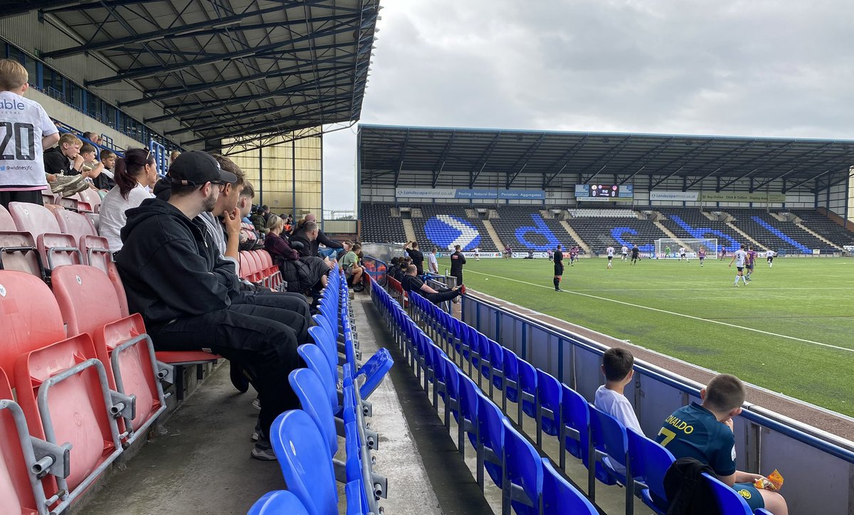 sujculture's tweet photo. You liberated/A boy I never rated/And now he's throwing discus/For Liverpool and Widnes/And now he's doing business/The stars of track and field/Are beautiful people
⚽️ Widnes v City of Liverpool ⚽️#WidnesFC @Widnes_FC 🏟️#Groundhopping @NonLeagueCrowd @HoughtonHooTwo 📖@NLprogs https://t.co/ic0IiGzXJ8