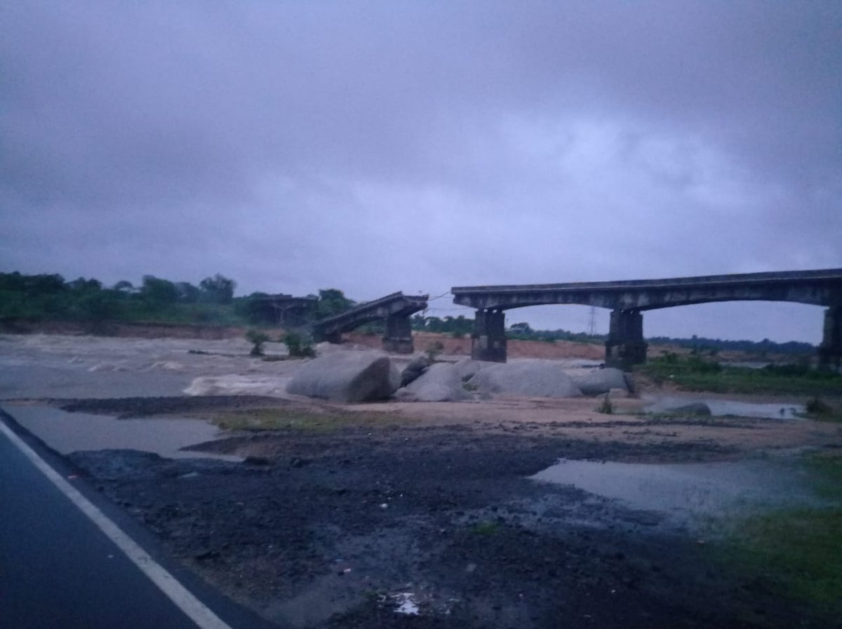 વાહ ! છોટાઉદેપુર નો વિકાસ...
ભ્રષ્ટાચાર અને રેતી માફિયાનો ખૂબ ખૂબ આભાર
#chhotaudepur 
#orsang