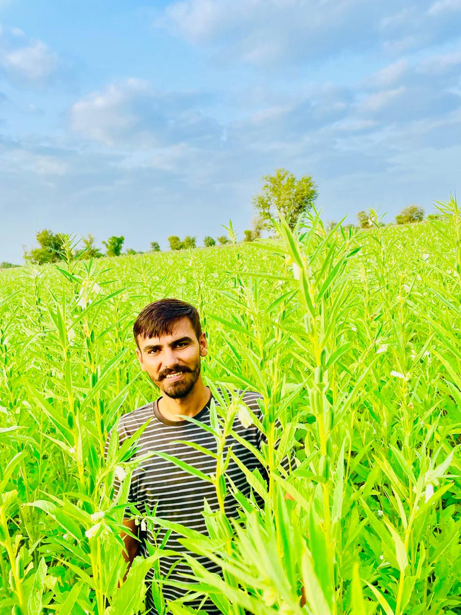 कभी किसानों को आतंकवादी कहा जाता है , 
कभी किसानों को बलात्कारी कहा जाता है ,
 आखिर खून पसीने से इस भारत माता को सींचने वालों से इतनी नफरत क्यों, 
एक बात बता दें, जिंदा रहने के लिए इन्हीं किसानों के हाथ का उगाया हुआ अन्न खाना पड़ेगा !!"🌾
#किसान_देश_की_शान 
आपनी पहचान ⛏️