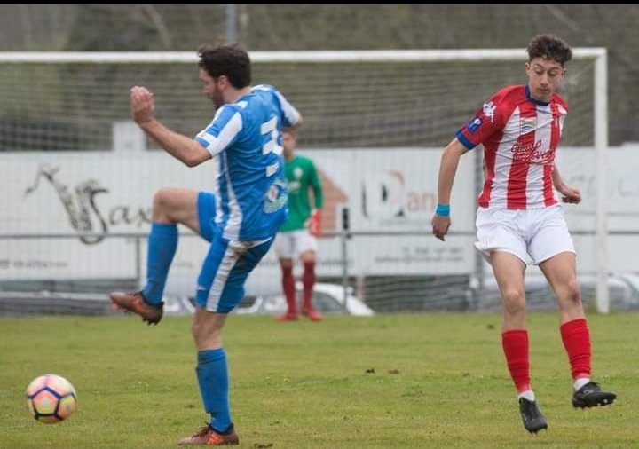 2 ASTURFÚTBOL 24/25 ➡ BAJAS
⏬CALEYO ➡ 17/2⚽  la última temporada. Total: 35/2⚽
📷 César Díaz García

⏬ <a href="/mariopsna07/">Mario Pérez Sanz</a> ➡El canterano ficha por la U.D. Castros. 19/2⚽ resumen su contribución,  por ahora, en el Navia C.F. en 3 temp. 
🤞Gracias por su compromiso. ¡Suerte!
