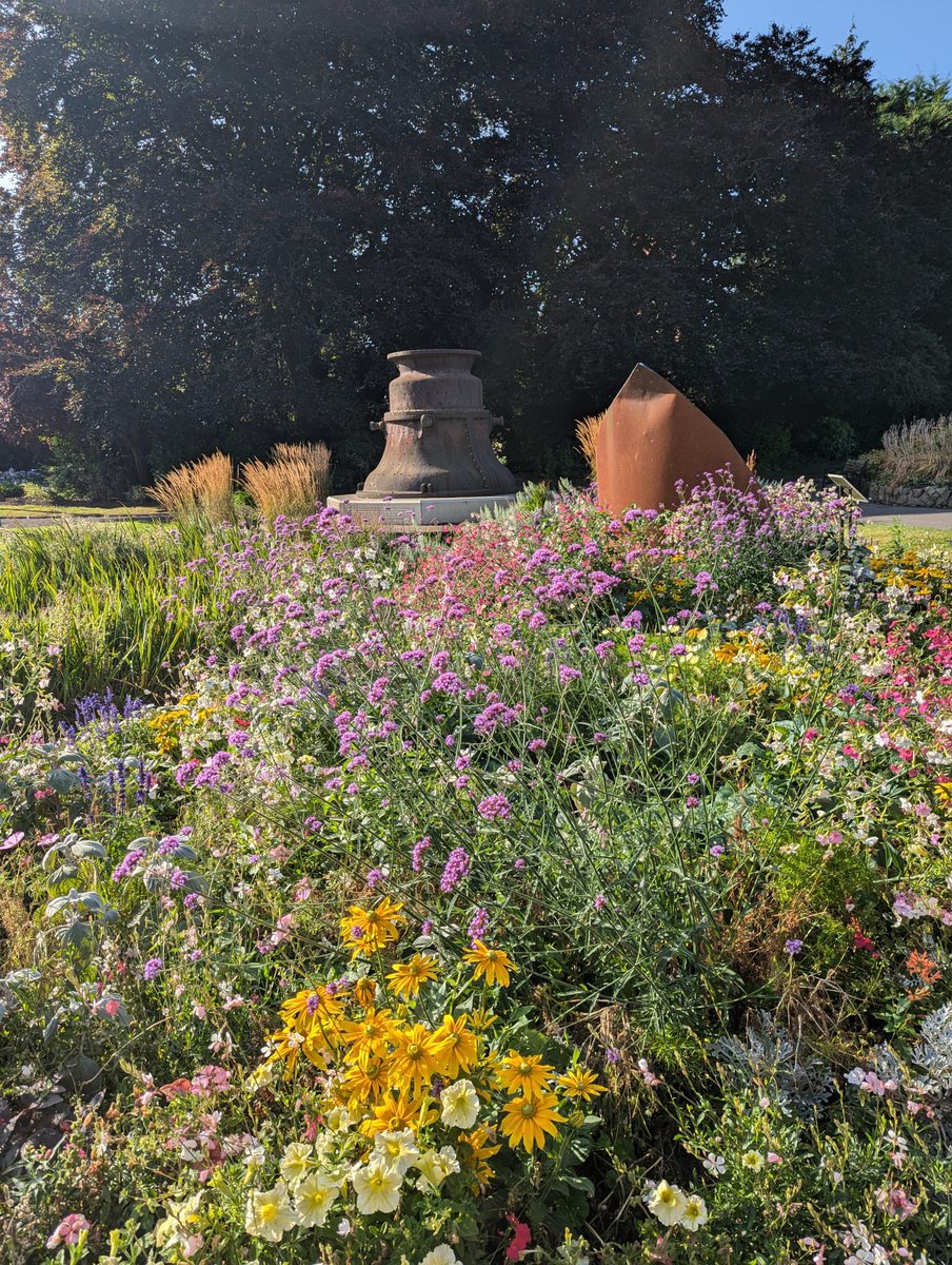 It’s #BankHolidayMonday which means one thing…out and about visiting #parks #loveparks