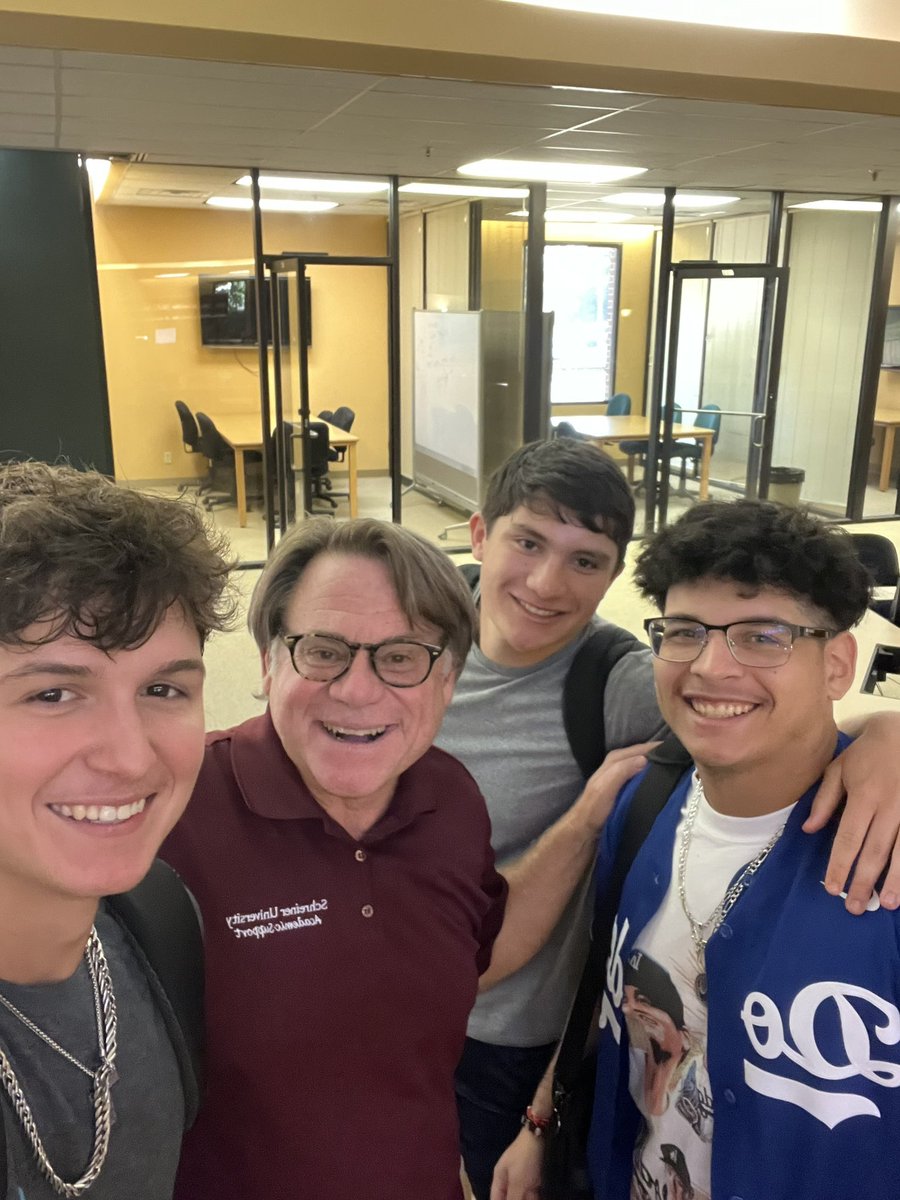 SchreinerBSB's tweet photo. FIRST DAY of CLASS and #PICSwithPROFS   #FIGHTforSCHREINER #d3b #SCACbsb https://t.co/md8Lg33t2Q