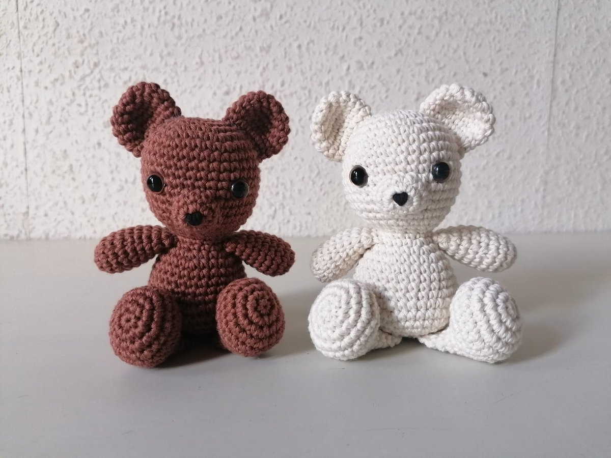 Diese beiden süßen Bärchen hatte sich jemand gewünscht und schon bald können sie in ihre neuen zu Hause ziehen ♥
Hoffe sie gefallen euch ♥
Retweeten wäre wie immer super lieb von euch ♥