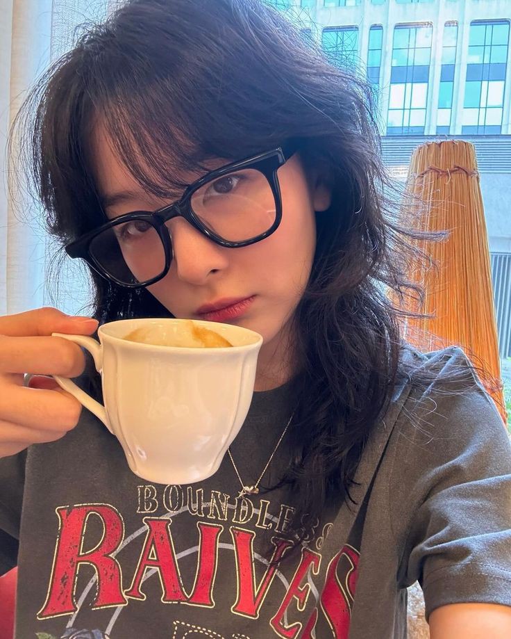 ksgselca's tweet photo. ☕️

#REDVELVET #SEULGI #슬기 @RVsmtown https://t.co/8ZLZd3NbL1
