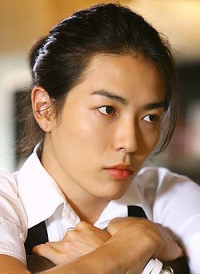 Not_an_Irish's tweet photo. While many was crazy over Gong Yoo in #CoffeePrince I got my eyes on #KimJaeWook like look at him 😍😍😍 https://t.co/Zw7Q39VcHR