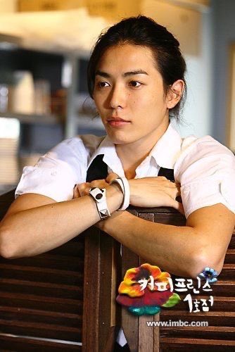 Not_an_Irish's tweet photo. While many was crazy over Gong Yoo in #CoffeePrince I got my eyes on #KimJaeWook like look at him 😍😍😍 https://t.co/Zw7Q39VcHR