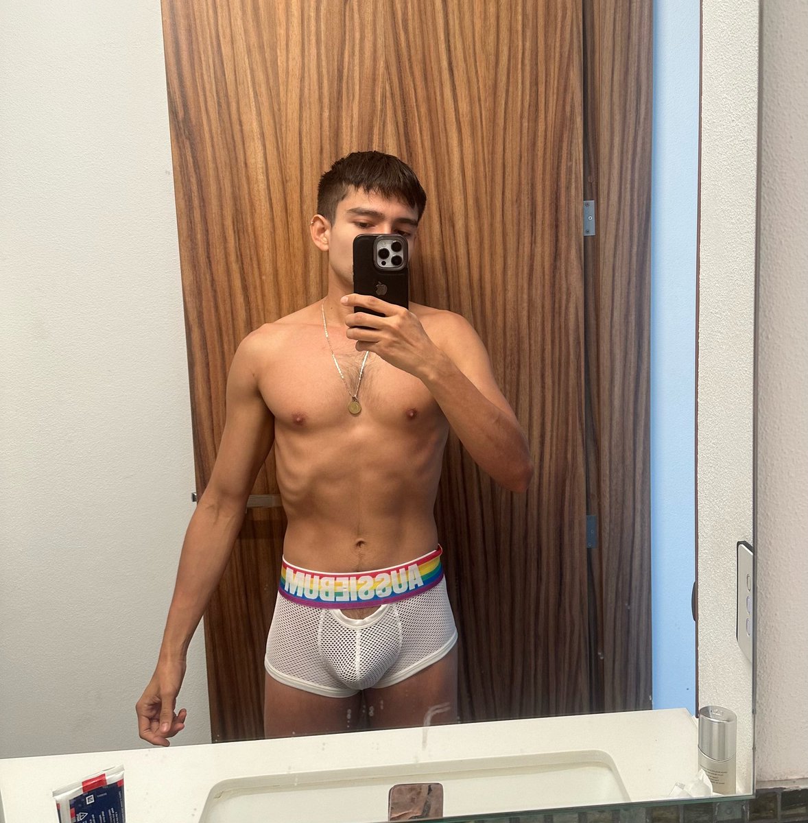 thom_mq's tweet photo. De nuevo por aquí 😌! #sexy #guy https://t.co/T6s8Xf3YKA
