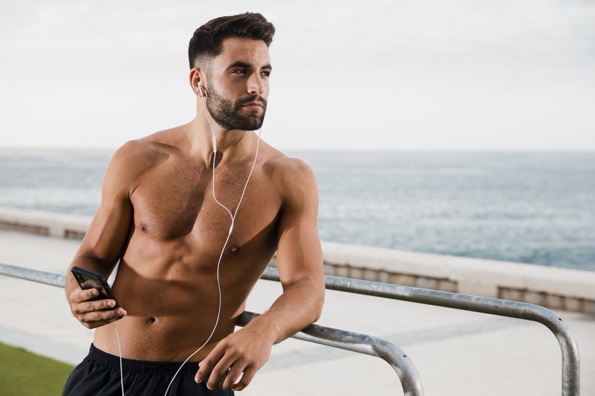 lagaylifefr's tweet photo. Je l’avais repéré depuis plusieurs mois, certains hommes dégagent une masculinité naturelle qui s’impose comme une évidence. Chacun de leurs gestes, de leurs regards, ... A lire ici >> https://t.co/fjSSaX1spo #Abdos #douches #érection #beauxmecs #fantasmesgay #gay https://t.co/S5uNPqKYdB
