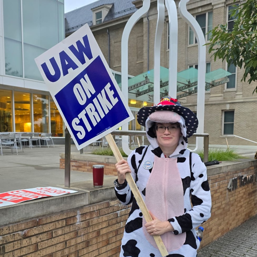 One week on strike at Cornell University! Members of UAW Local 2300 are standing up for economic justice. One day longer, one day stronger! @UAWRegion9
#StandUpUAW #StandUpCornell