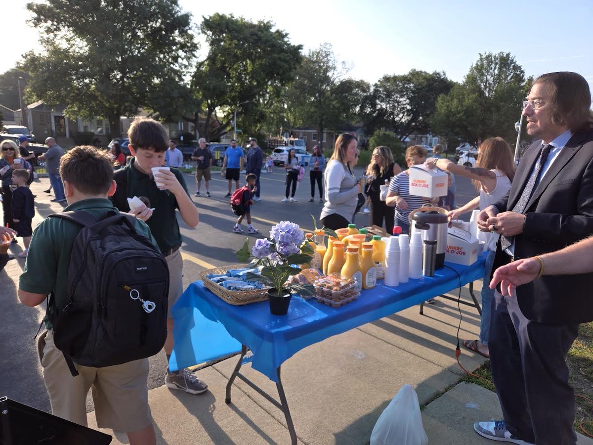 StMonicaAcademy's tweet photo. From Friday’s Mustang Morning Meet-Up, what a great way to end our first week! https://t.co/sMooTus4iI