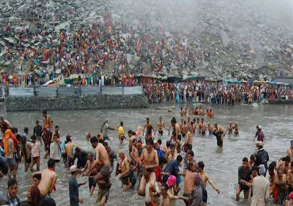 DDNewsHimachal's tweet image. श्री कृष्ण जन्माष्टमी पर मणीमहेश झील में करीब 50 हजार श्रद्धालुओं ने लगाई आस्था की डुबकी।

#Manimahesh #HimachalSamachar #DDNewsHimachal