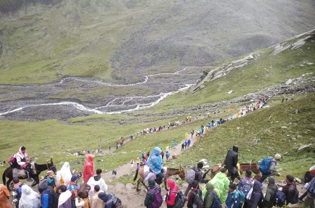 DDNewsHimachal's tweet image. श्री कृष्ण जन्माष्टमी पर मणीमहेश झील में करीब 50 हजार श्रद्धालुओं ने लगाई आस्था की डुबकी।

#Manimahesh #HimachalSamachar #DDNewsHimachal