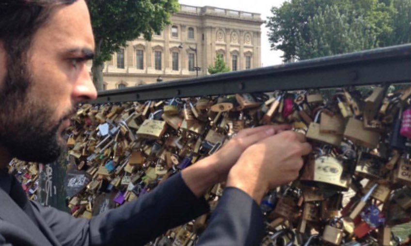 CristinaRallo4's tweet photo. #MarcoMengoni #NonPasserai #Paris #Parigi 🫶🏻🇫🇷 https://t.co/dUso7zwBYB