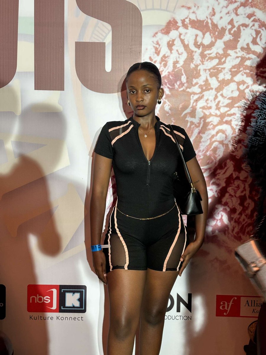 Paulynnee's tweet photo. Temunkuba naye let's not forget my iconic outfit!🤭 https://t.co/Kz5sIWmHxu