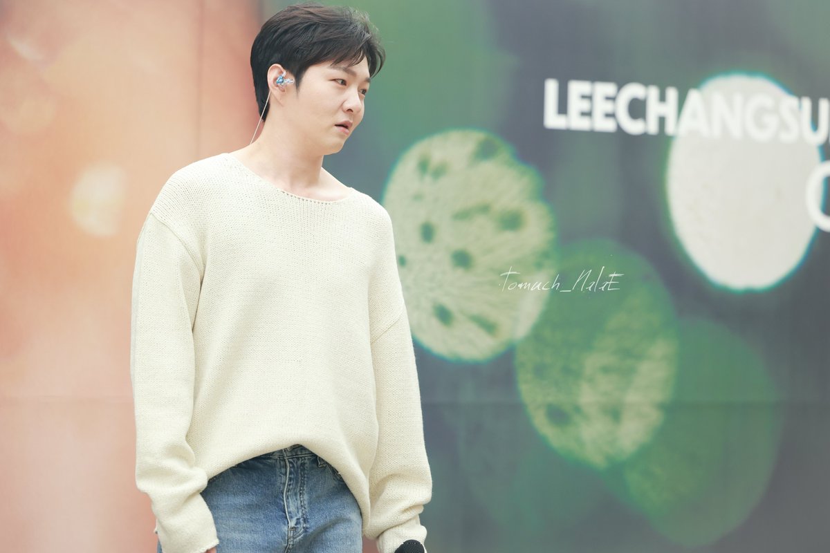 LEECHANGSUB PRE-RELEASE <1991> OPEN STAGE ⏳
.
가득찬 팬들 보고 놀랬어!!! 창서비!!
놀라는 것도 왤케 귀엽니~♡🍑
.
#LEECHANGSUB #일구구일 #1991년