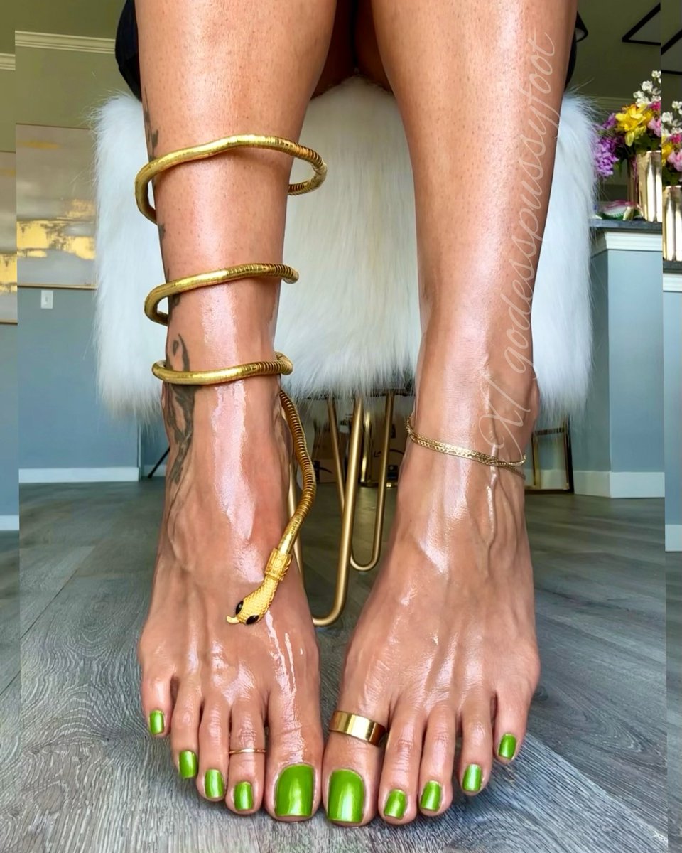 GodessPussyFoot's tweet photo. The serpent manipulates one into sin. Do you feel like sinning foot boy? 💦 

15 pic set and video on OF and Fan sly https://t.co/lk4o3sHTj5