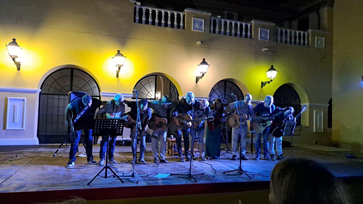 XXII VERANO CULTURAL

Anoche disfrutamos de la JAM SESSION ofrecida por Miguel Bañon y los alumnos del curso de Guitarra 🎸🎶

Gracias por llenar un año más de música el verano de Puebla de Don Fadrique!