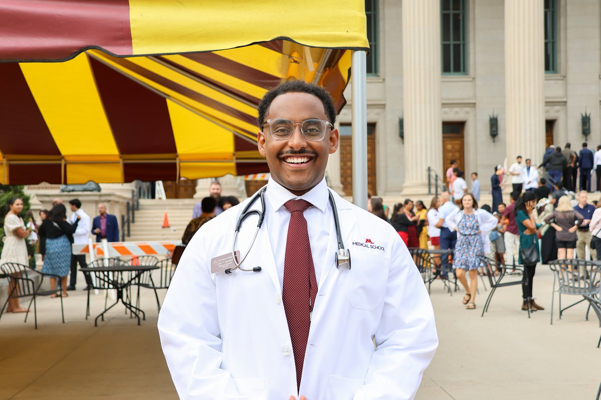 umnmedschool's tweet photo. Our new medical students look great in white! 🥼🩺

Congratulations to the Class of 2028 on receiving their first white coats last Friday!

#UMNmed2028 | #UMNproud | #WhiteCoatCeremony https://t.co/vLDq10sl0u