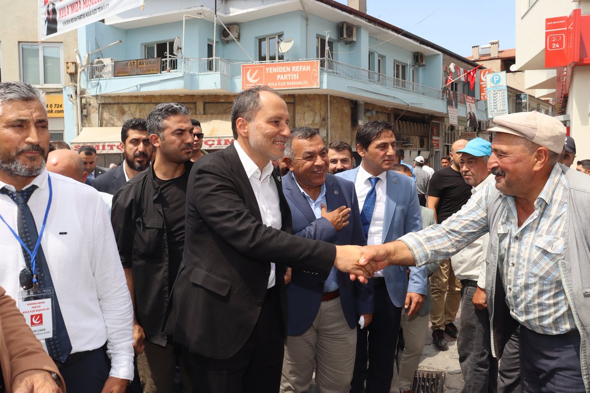 Manisa’nın Kula ilçesinde halkımızla buluştuk. Sıcak karşılamaları ve yoğun ilgileri dolayısıyla tüm Kula halkına çok teşekkür ediyoruz.