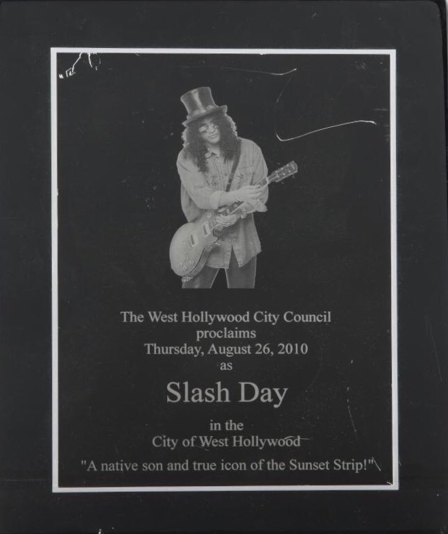 Un 26 de agosto de 2010, en la ciudad de West Hollywood se honró el legado de Slash tanto por su contribución a la historia de Sunset Strip como a la industria de la música, declarando el 26 de Agosto como el "Día Slash".