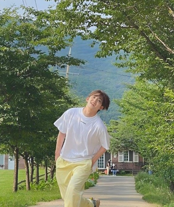 sparkleriii's tweet photo. 𝙈𝙔 𝘿𝙀𝘼𝙍 𝙇𝙊𝙏𝙐𝙎 
— Jika teratai ku pergi, lantas keindahan siapa lagi yang harus ku puja

#seventeen au 
seungcheol x oc au
by; mow https://t.co/LpGrcnCIxy