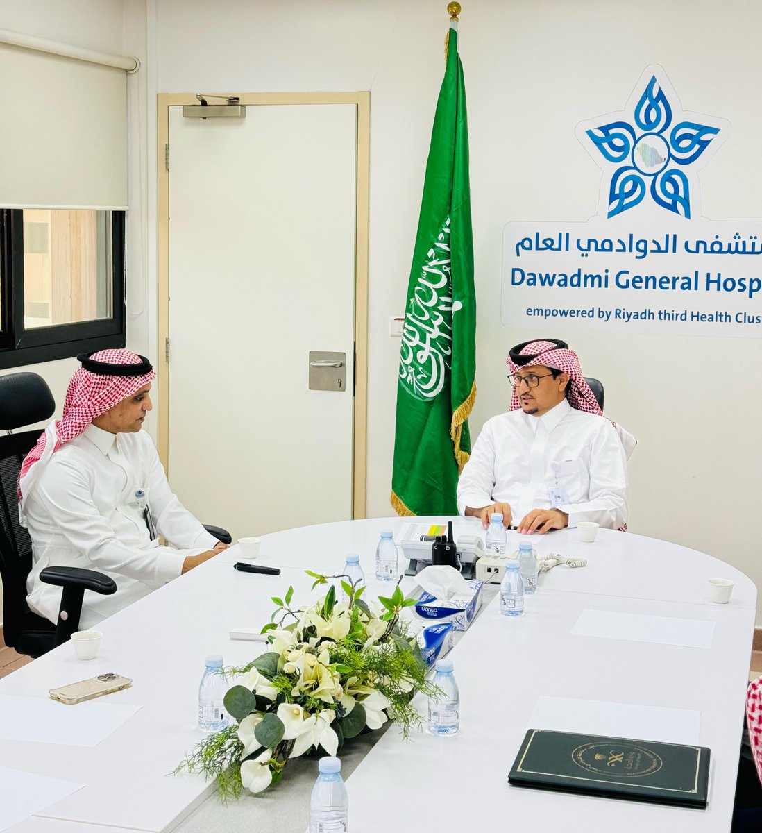 DawadmiHospital's tweet photo. سعادة مساعد الرئيس التنفيذي بـ #تجمع_الرياض_الصحي_الثالث الدكتور فيصل الأكلبي يقوم بزيارة لمستشفى #الدوادمي العام لمتابعة سير العمل ومناقشة الاحتياجات https://t.co/FBVOCf7ZBj