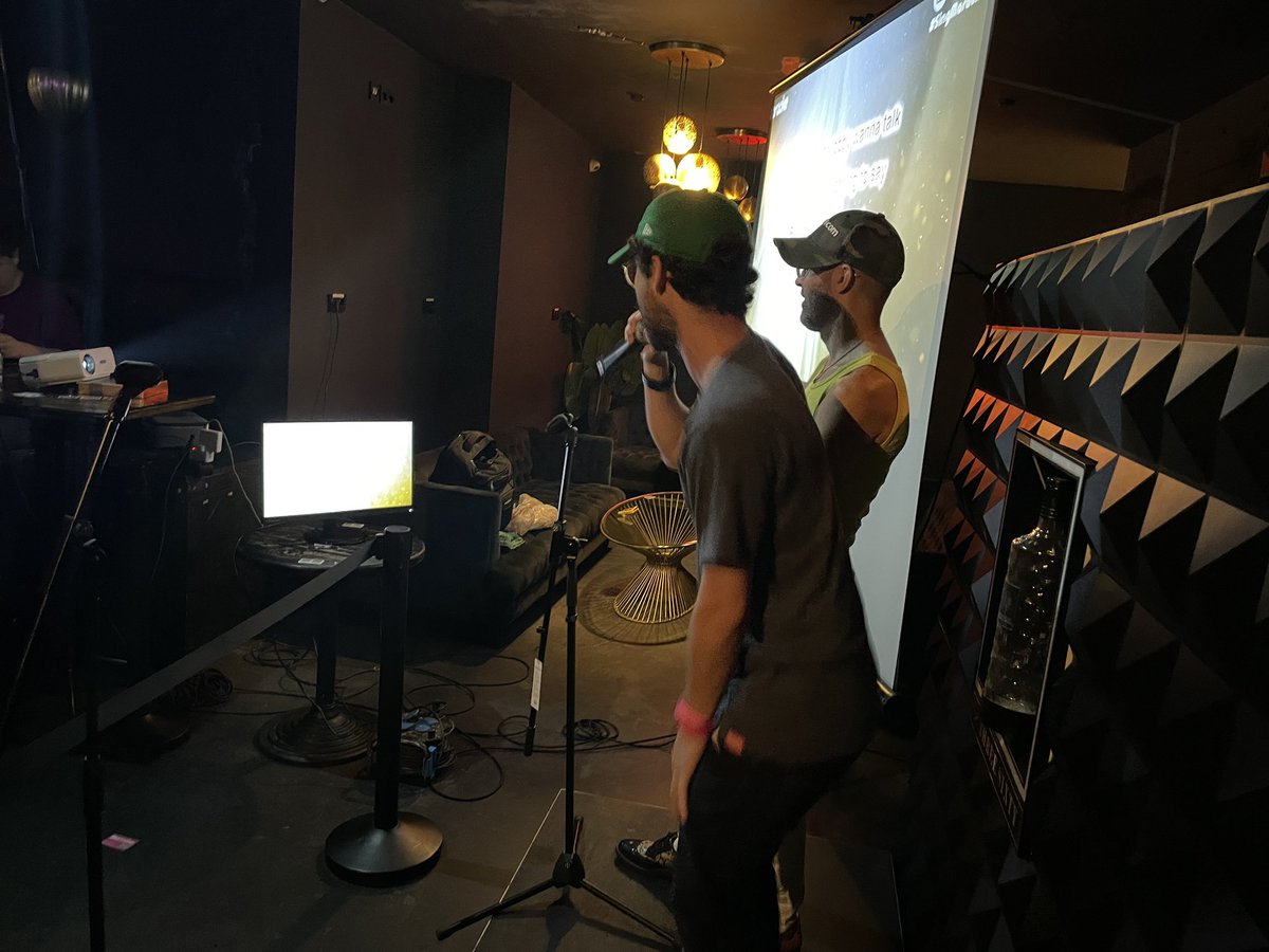 Gamescom ❤️

What a lovely, chaotic and nonsense time we had 🙌 🎤🕺