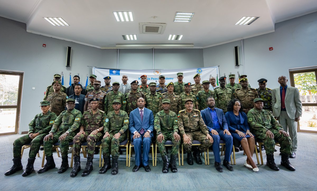 The RDF Chief of Defence Staff (CDS), General MK Mubarakh has officially opened the Force Headquarters Staff Officers Training of Trainers Course at the Rwanda Peace Academy (RPA) in Musanze District. bit.ly/3T4qxNT