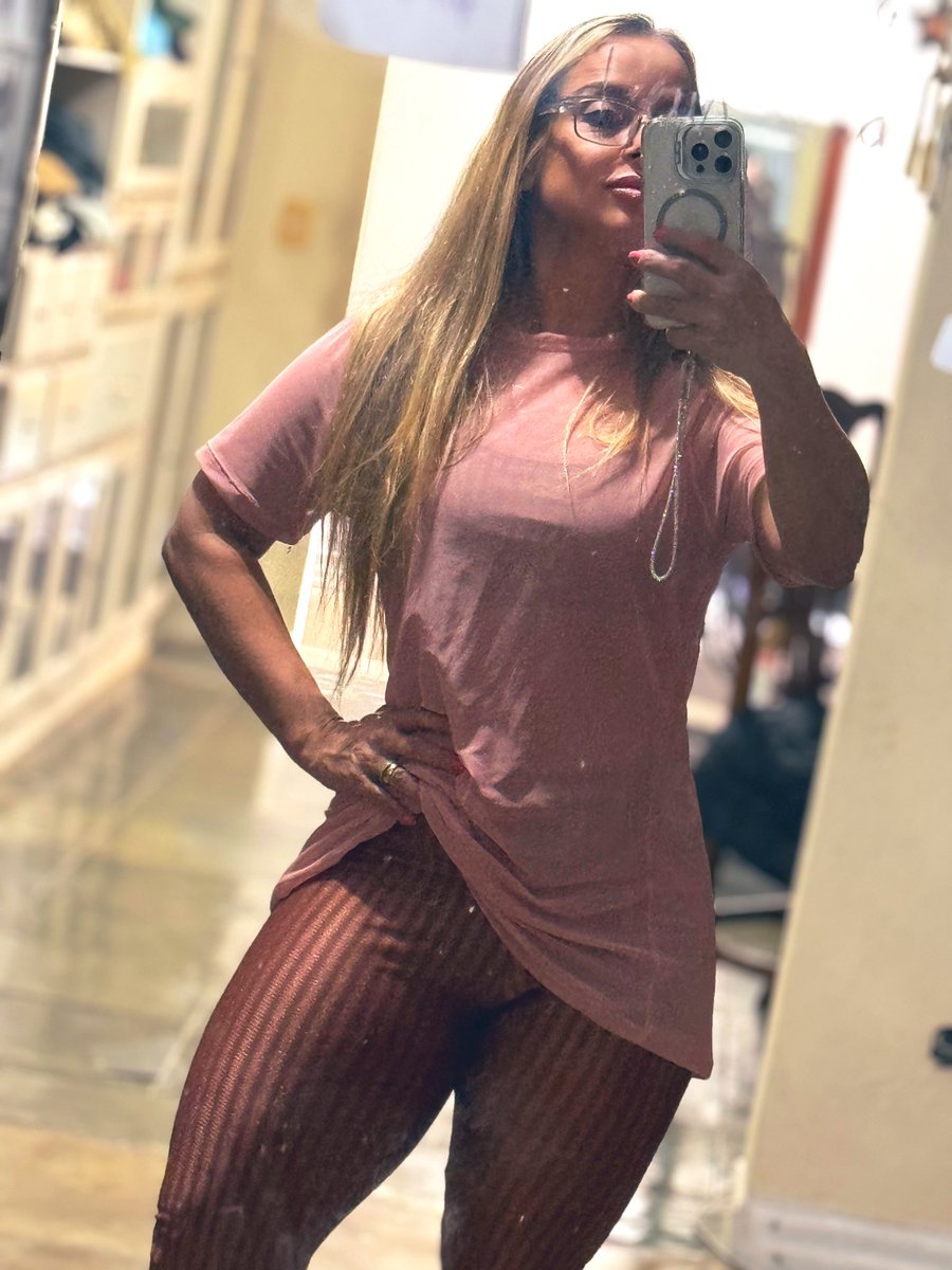 Vou com frio mesmo. 💕🙌🏻
Look marrom com rosa.