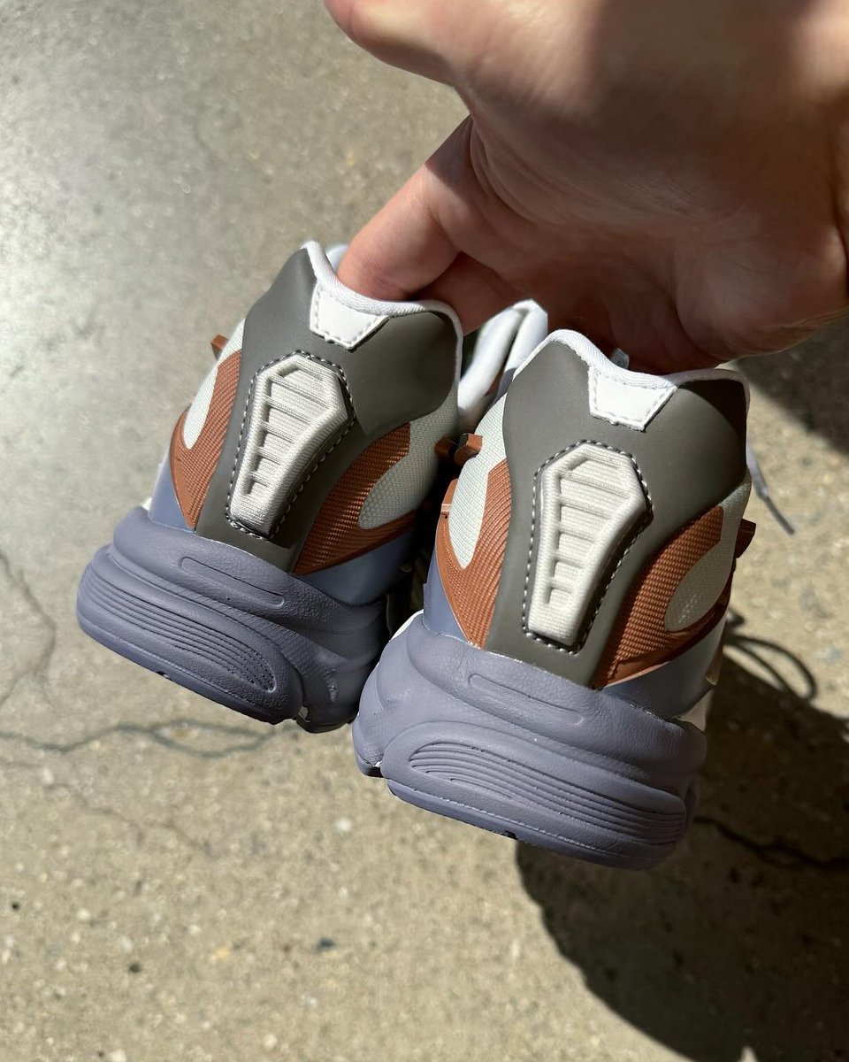 ModernNotoriety's tweet photo. Packer x Reebok Premier Road Modern FW24 https://t.co/ES0CFNyDbb