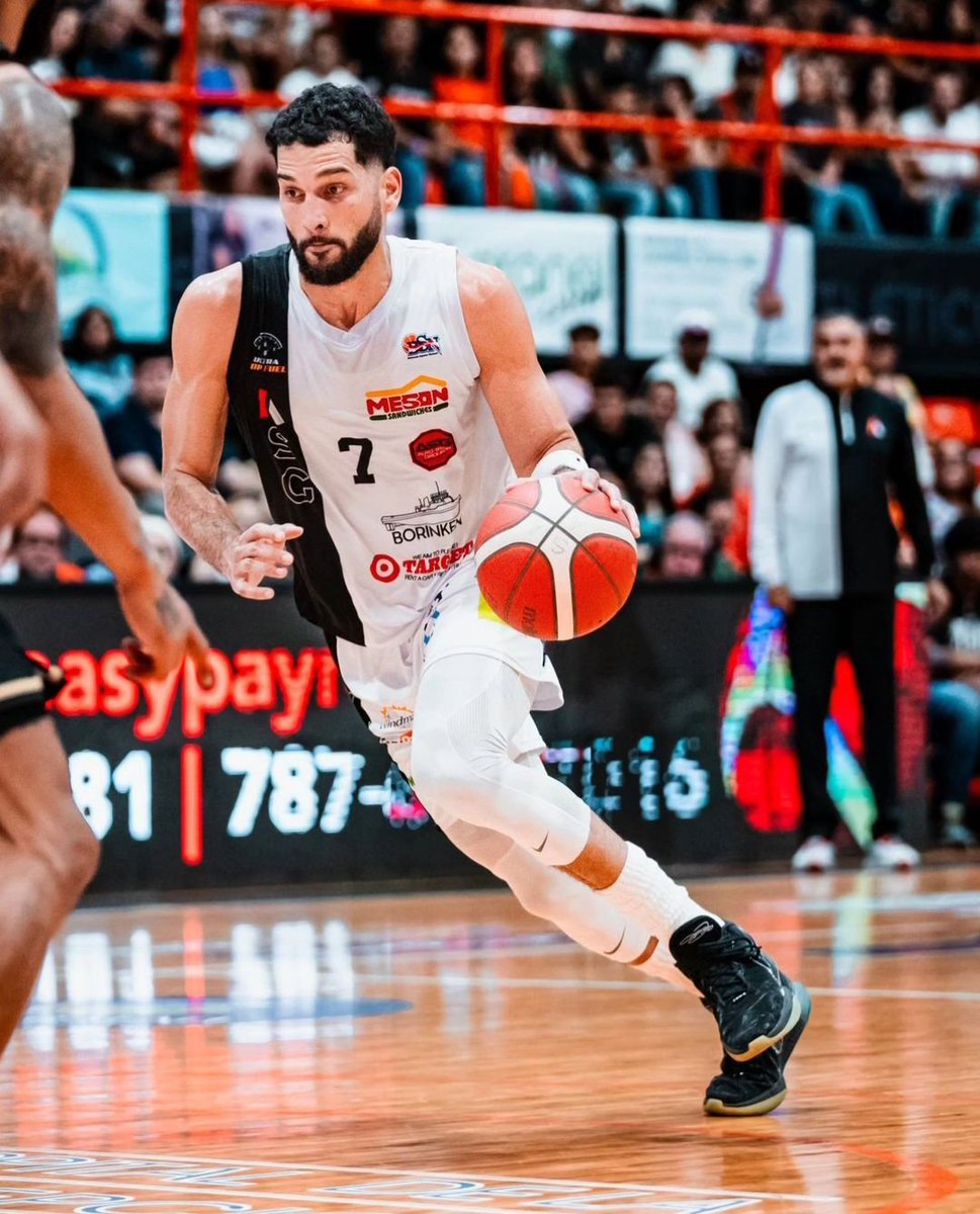 El boricua 🇵🇷 Josué Erazo, un 3-4 de 2.03, será el tercer extranjero de <a href="/BasketCAPuy/">PEÑAROL | Basketball</a> para el inicio de la Liga Uruguaya 2024/25, viene de jugar en el <a href="/bsnpr/">Baloncesto Superior Nacional 🏀🇵🇷</a> de Puerto Rico con los Atléticos de San Germán <a href="/atleticosbsn/">Vitamina C 🍊🧃</a>