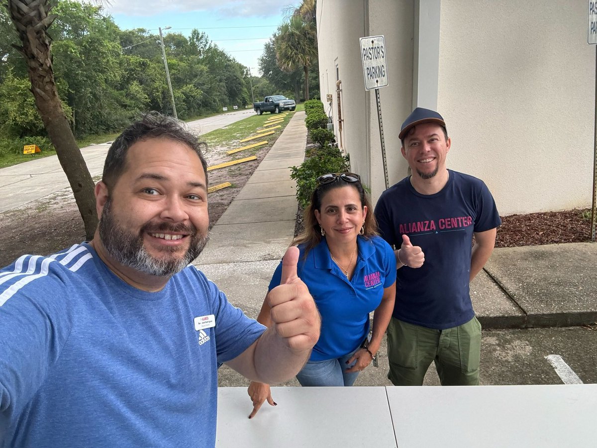 AlianzaCenter's tweet photo. Alianza despertó con energía colaborando con el banco de alimentos de New Hope Human Services. Este banco de alimentos, establecido en 1998, tiene casi 30 años de dedicación de ser un pilar y apoyo a la comunidad en la area de Deltona, Florida. https://t.co/b2QPOx5bQr