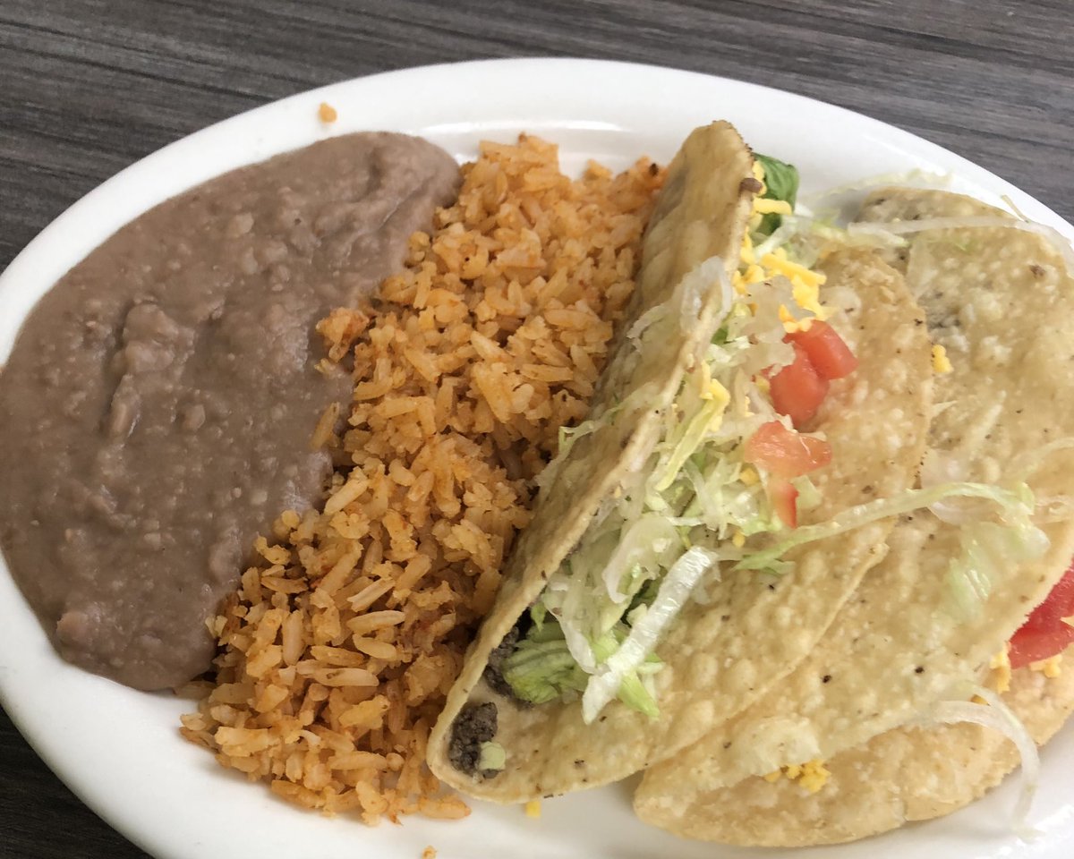 JackpotNick's tweet photo. #Juans for lunch in #LumbertonTX - reasonable lunch specials👍 https://t.co/tVbO63fsE2