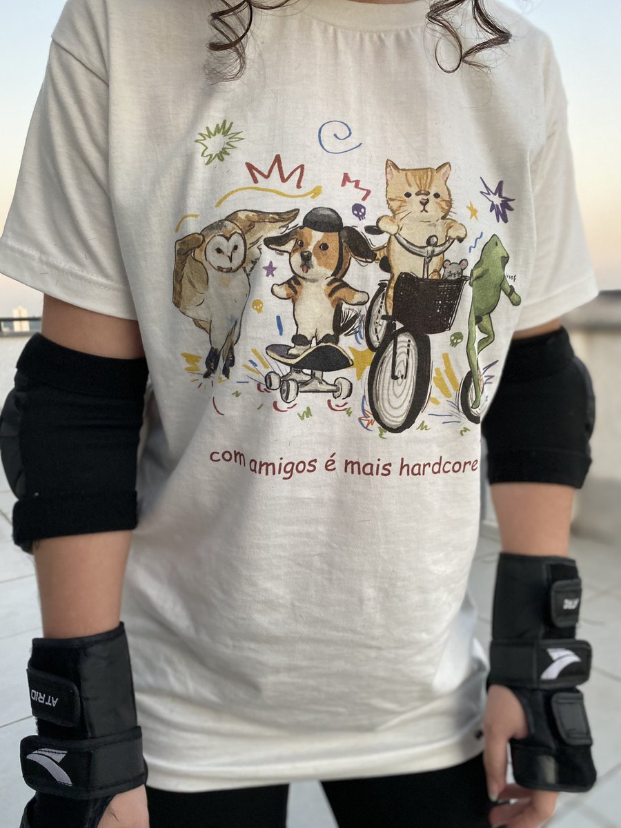 amarustrix's tweet photo. teve um dia que eu sai pra andar de bike com meus amigos, cai, abri o queixo e levei 6 pontos 
ai eu transformei esse acontecimento em uma estampa: https://t.co/QYR3c3ybGb