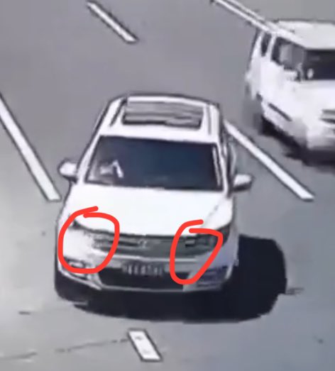 JavierGto's tweet photo. @pickprash @lamanoconpelos1 Estás tonto. Ahí están las luces direccionales, ve detenidamente y se ve que si parpadean. Así que el único culpable es el de la moto. https://t.co/vw6R8nG3UZ