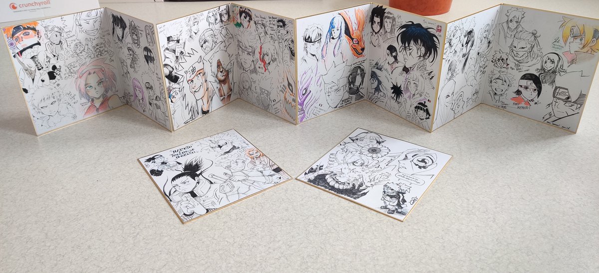 __RyanRyan__'s tweet photo. 🍥 SHIKISHI NO JUTSU 🦊
1 an après le tribute offert à Isayama, on a remis le couvert pour deux auteurs d'exception : Masashi Kishimoto et Mikio Ikemoto.
+ d'artistes, moins de temps pour réaliser une fresque qui puisse faire honneur à des légendes qui ont bercé notre enfance ❤ https://t.co/MR1YXnZgsY