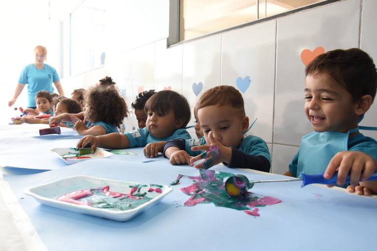 educadf's tweet image. 🎉 A Rede Pública do DF é referência na Educação Infantil com atendimento integral e muita diversão! De 26 a 30 de agosto, celebramos a Semana Distrital da Educação Infantil nas nossas escolas. Vamos juntos valorizar o cuidado e o brincar que transformam vidas! 🌟 #EducaDF