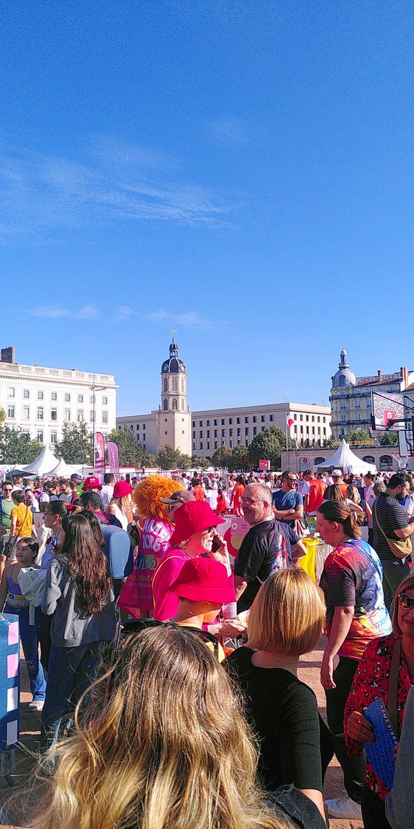 NublatFaure's tweet image. 🔥 #Lyon au rdv avec une fierté et une joie incandescentes pour accueillir la #flamme paralympique ! 
🔥 Signe qu&apos;on brûle du même amour du sport, immense merci à toutes les personnes mobilisées au côté des relayeurs et relayeuses ❤️💙
#showaucoeur
