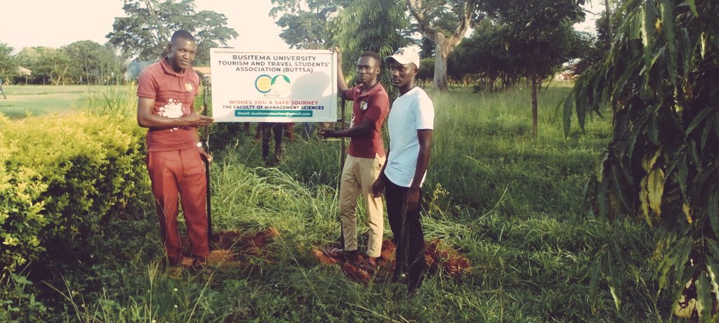 Busitematourism's tweet photo. Today we finally mounted the sign post for Buttsa, we extend our sincere gratitude and appreciation to  everyone that supported the association in the process of of acquiring the sign post. 
#Buttsa #Pallisa #Busitemauniversity https://t.co/9h5zNNSmJq