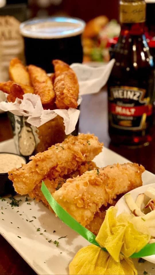 TheGoosesAcre1's tweet photo. #Monday Run Day🏃‍♂️
1/2 Price👇
#AtlanticCod #FISHnCHIPS
#HappyHour ALL DAY Monday🍺
*Dine In only Special

Open 11A-12A

Join Our #RunClub
5:30P-7:30P Mondays
FREE MEMBERSHIP w/benefits

#WoodlandsWaterway  #runners  #IrishPub #WoodlandsTX #SpringTX #fishnchips #GArunclub #patios https://t.co/j5dygNKTvv