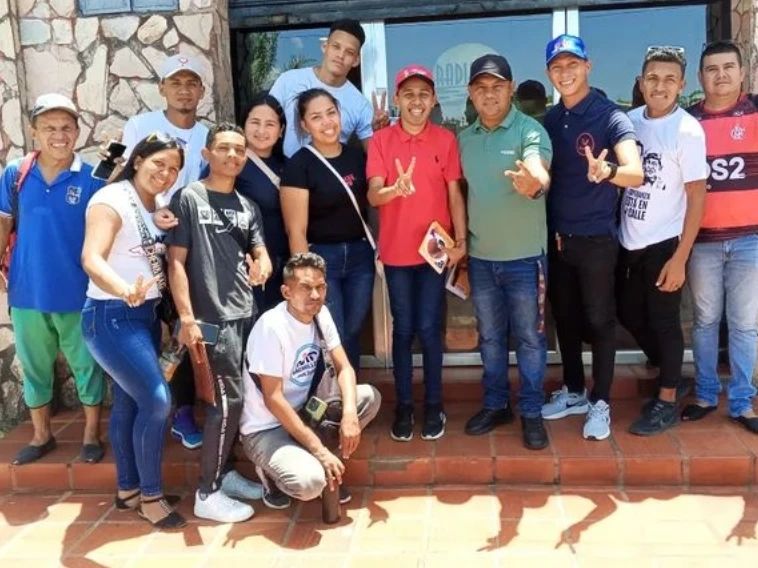 Alcalde Julio Cedeño Pérez con el equipo de la #JPSUV Cedeño, recibieron visita del Coordinador estadal de la @juventudpsuvbolivar  Anthony Salazar dónde se pudo hacer un balance y se brindaron orientaciones a los jóvenes que conforman el equipo municipal de la @juventudpsuv