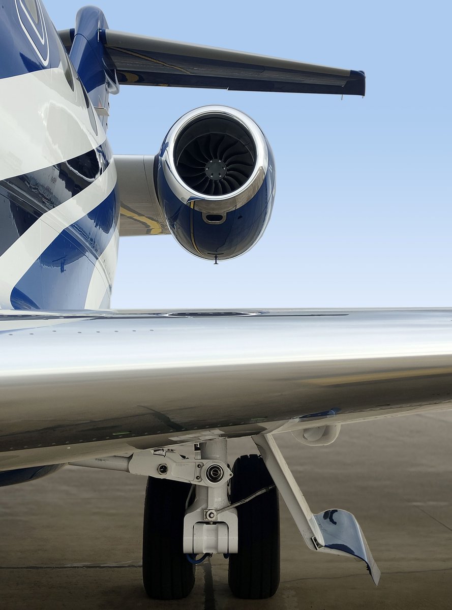 This Pilatus PC-24's dual-wheel trailing link gear design makes for very smooth landings in a variety of conditions ✈

#planesmart #aviation #pilatus #pc24 #privatejet #smoothlanding #flyprivate