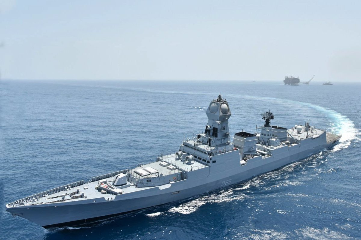 beto_caiafa's tweet photo. CAIAFAMASTER BLOG: A delegação brasileira visitou um navio de guerra da Marinha da Índia, o destroyer #INSChennai, depois um submarino diesel elétrico, o #INSVela, e por fim um moderno estaleiro e sua enorme doca seca capaz de receber um porta-aviões. https://t.co/ZgLfku5MLy https://t.co/ICZEz2BnpL