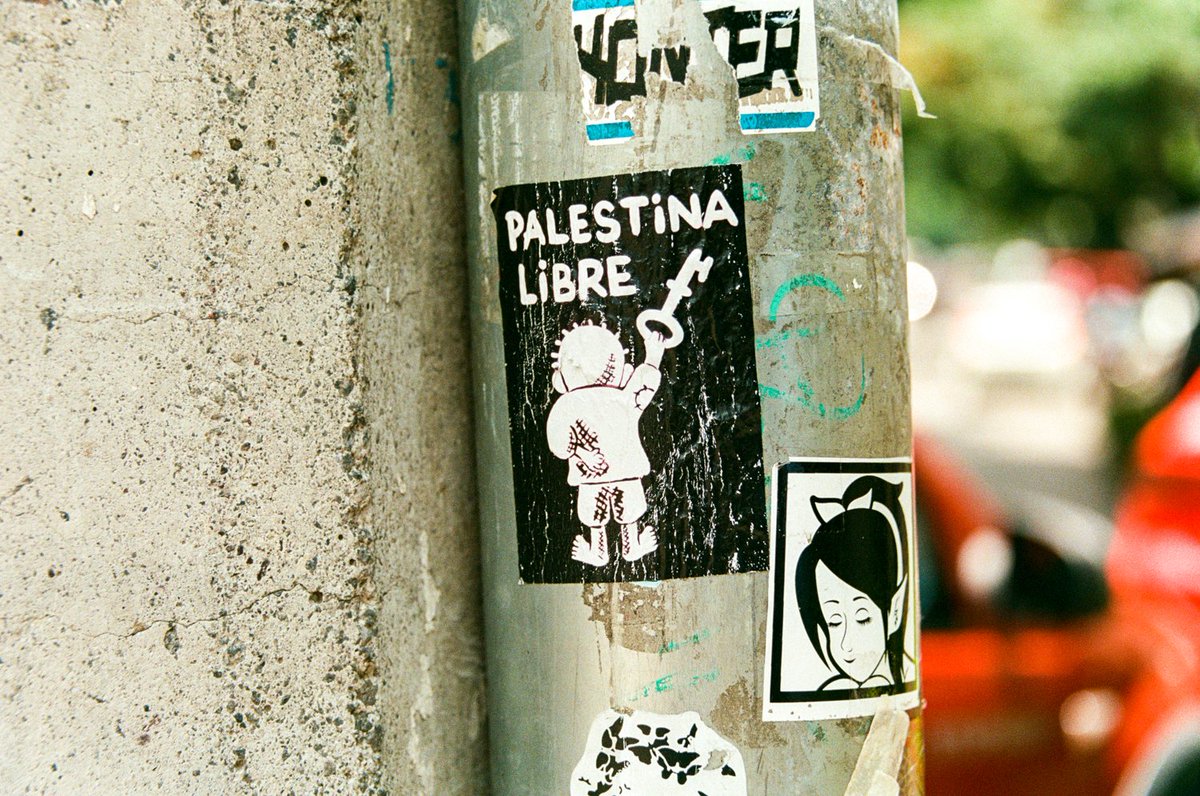 Palestina libre | CDMX    

Nikon F6 + Kodak Portra 400.    

#visibleinlight #analogphotography #filmphotography #believeinfilm #Mexico #CDMX
