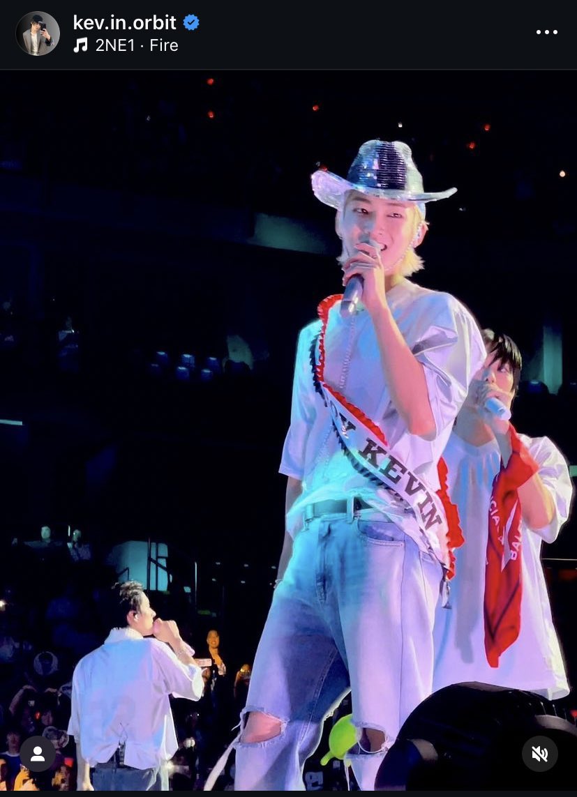 Kevin Moon, vocalista do grupo de K-pop The Boyz, usou um chapéu prata e uma faixa do álbum ‘Cowboy Carter’, em seu último show, para homenagear Beyoncé.