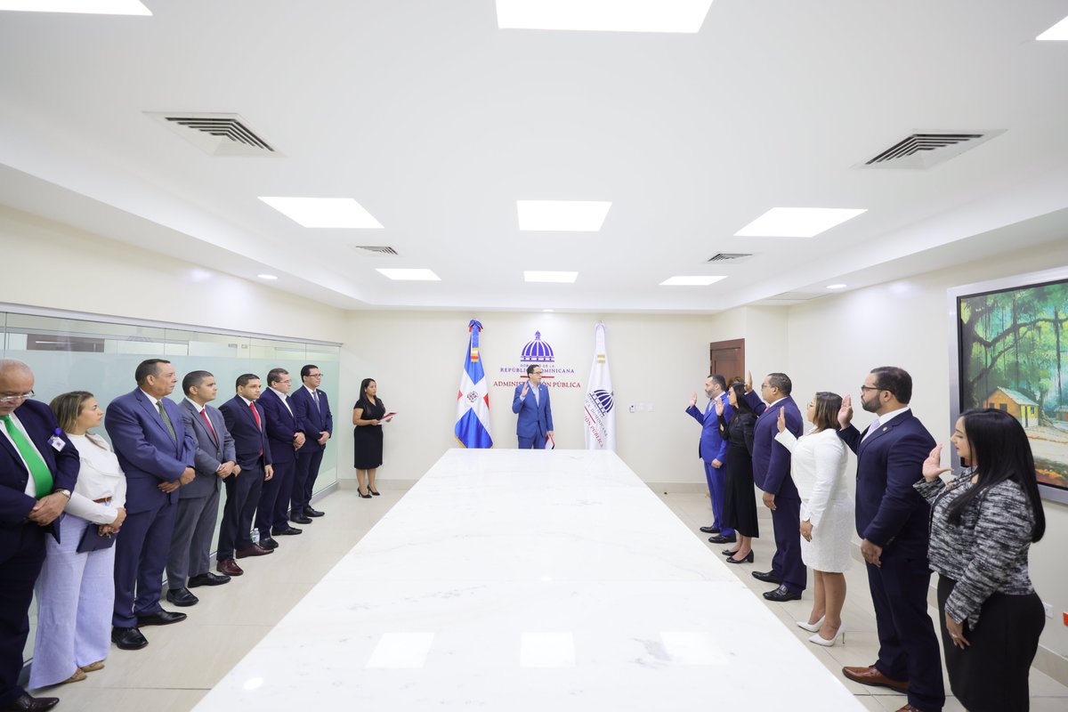 Nuestro Ministro Sigmund Freund (<a href="/SigmundFreund/">Sigmund Freund</a>) juramentó a los nuevos viceministros y viceministras del MAP, designados por el presidente de la República, Luis Abinader (<a href="/luisabinader/">Luis Abinader</a>), mediante el decreto 457-24. #MAP