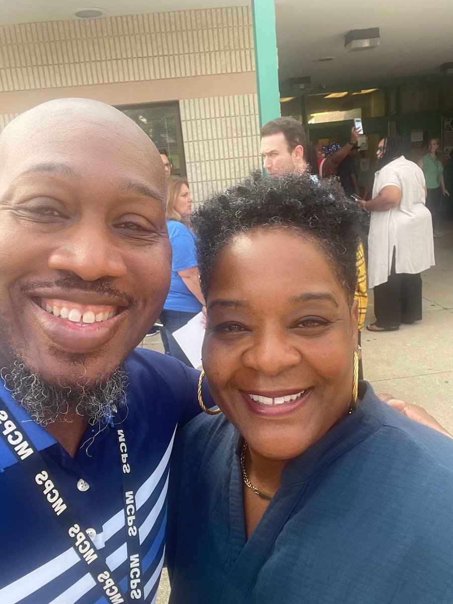 mcpsequityteam's tweet image. Equity Unit Director Dr. Alston greeting the students at Stedwick ES with their new principal, Ms. Natasha Bolden. #EquityonDayOne #MCPS1stDay