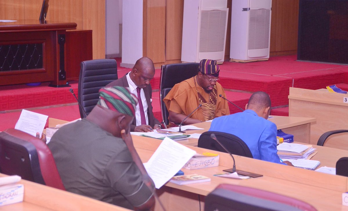 AOEgbedun's tweet photo. Today, during the plenary session of the Osun State House of Assembly, the legislative body constituted itself into the Committee of the Whole to deliberate on the Osun State Senior Secondary Education Board, Establishment Bill, 2024.

I commended members of the assembly for their diligent and comprehensive work in reviewing the Osun State Senior Secondary Education Board, Establishment Bill, 2024.

_____
AOE